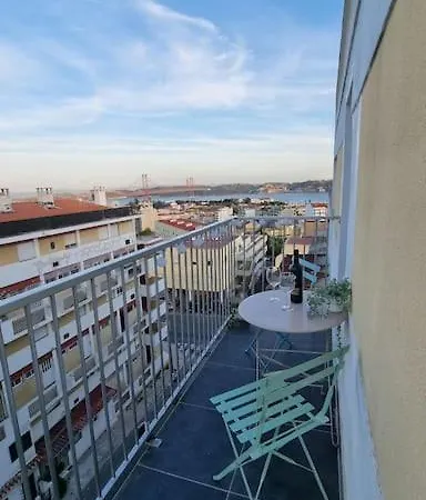 Duplex Overthetejo, 5 Min Belem Tower Apartment Lisbon